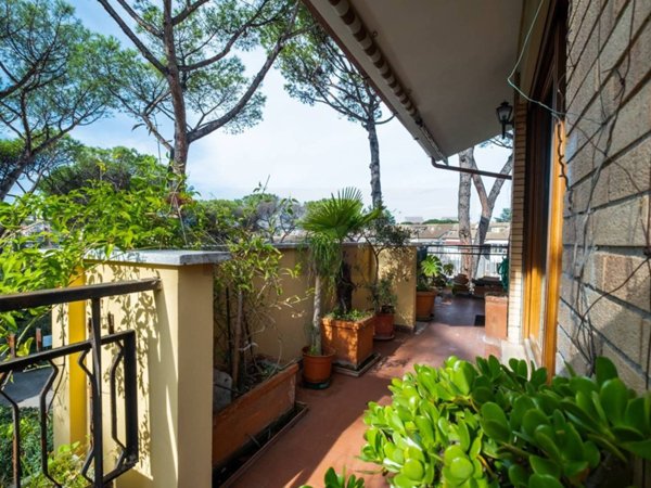appartamento in vendita a Roma in zona Tomba di Nerone