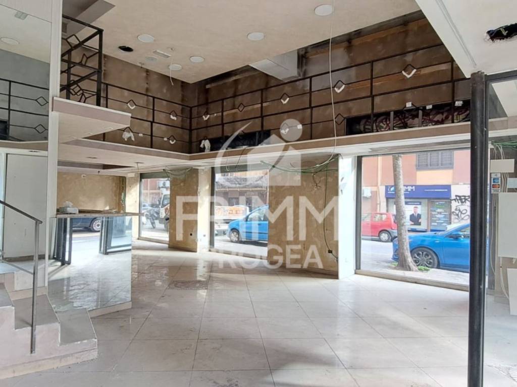 negozio in vendita a Roma in zona Prenestino-Centocelle