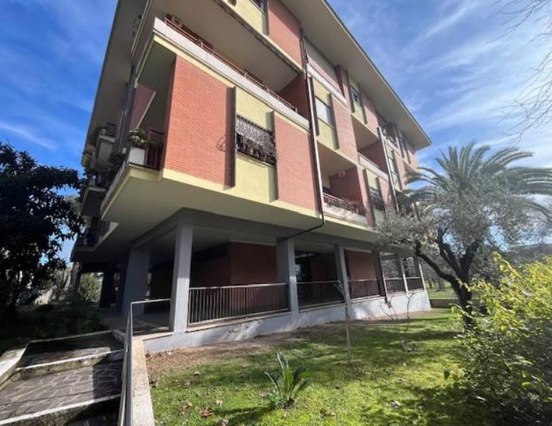 appartamento in vendita a Roma in zona Spinaceto