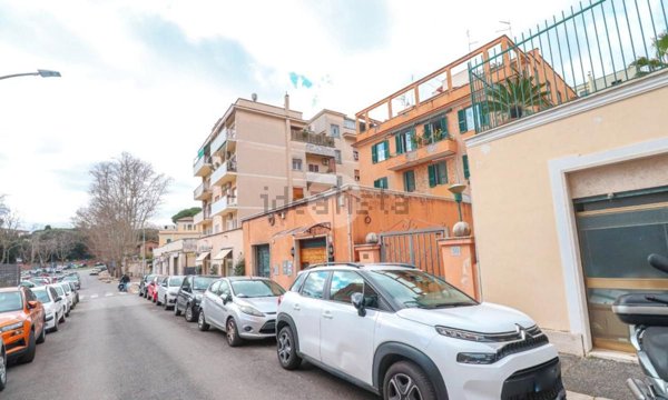 appartamento in vendita a Roma in zona Gianicolense