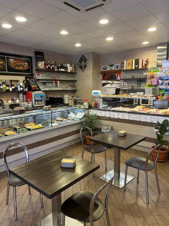 negozio in vendita a Roma in zona Tor di Quinto