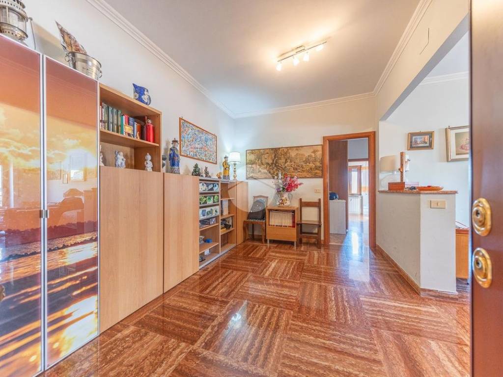 appartamento in vendita a Roma in zona Appio Latino