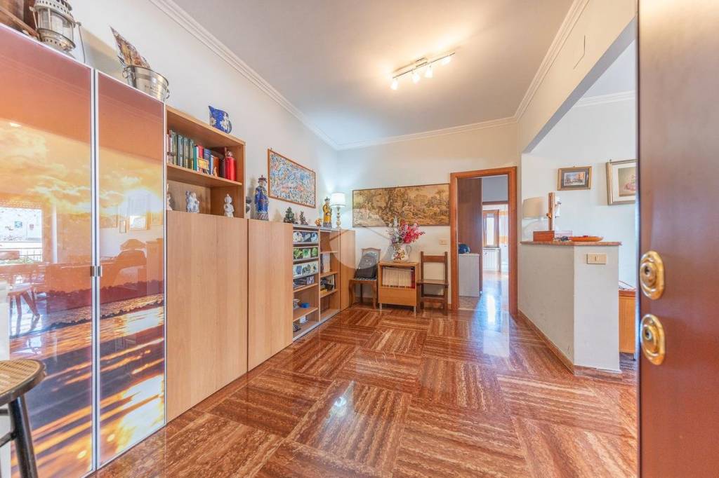 appartamento in vendita a Roma in zona Appio Latino