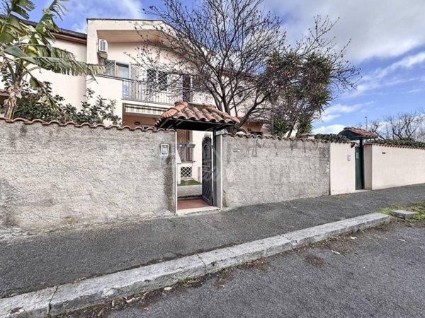 casa indipendente in vendita a Roma in zona Acilia