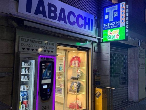 negozio in vendita a Roma in zona Ostiense