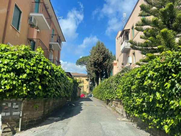 appartamento in vendita a Roma in zona Tomba di Nerone