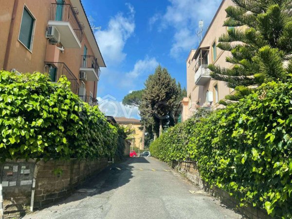 appartamento in vendita a Roma in zona Tomba di Nerone