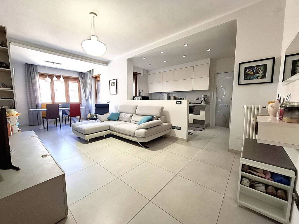 appartamento in vendita a Roma in zona Cinecittà