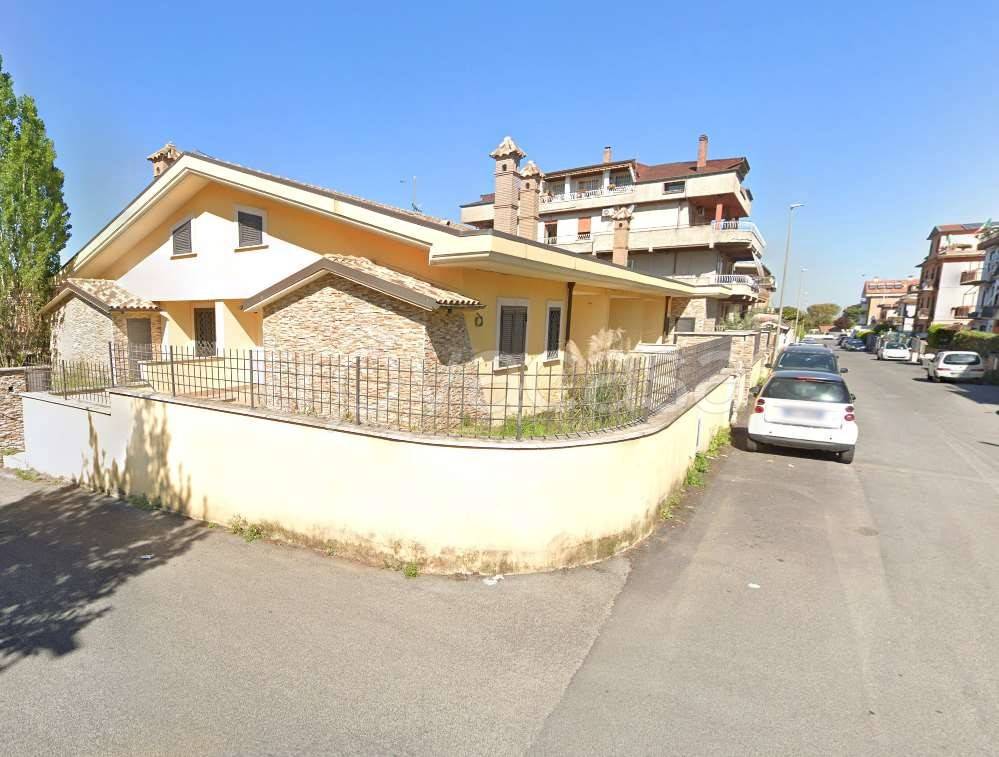 appartamento in vendita a Roma in zona Torre Gaia