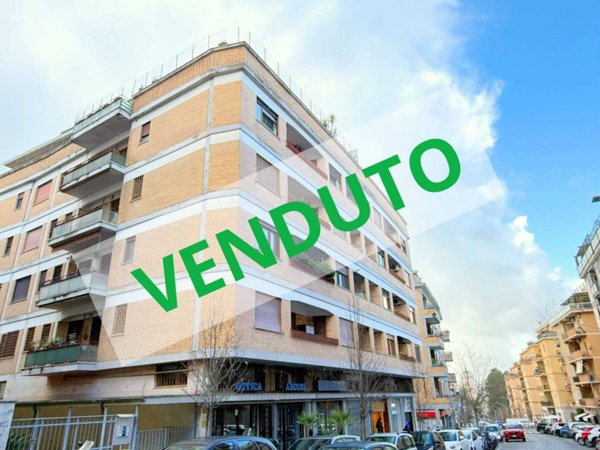 appartamento in vendita a Roma in zona Ardeatino