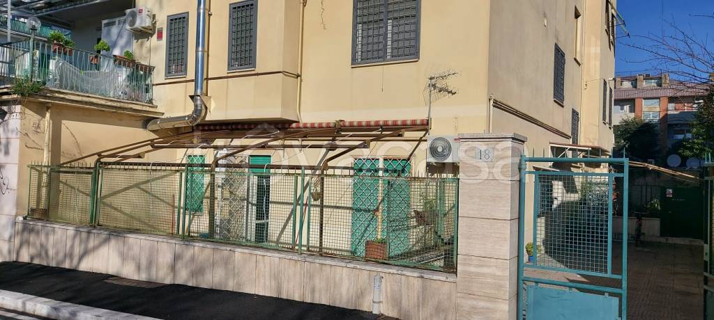 appartamento in vendita a Roma in zona Tuscolano