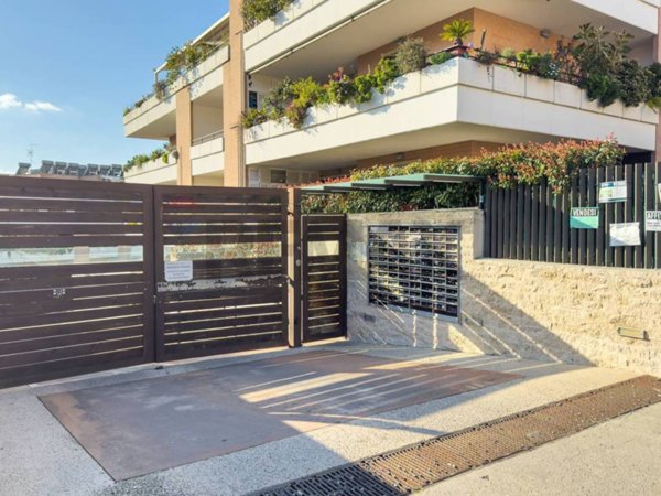 appartamento in vendita a Roma in zona Valle Muricana
