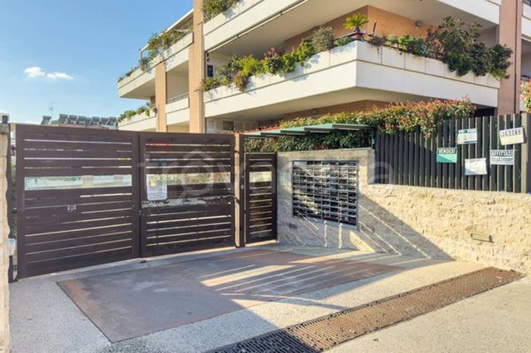 appartamento in vendita a Roma in zona Valle Muricana