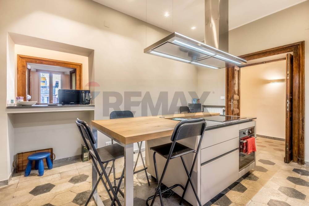 appartamento in vendita a Roma in zona Rione Monti/Campitelli