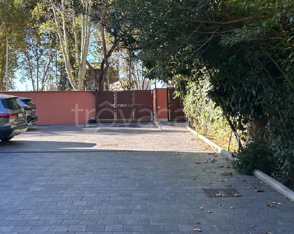 locale commerciale in vendita a Roma in zona Ostiense