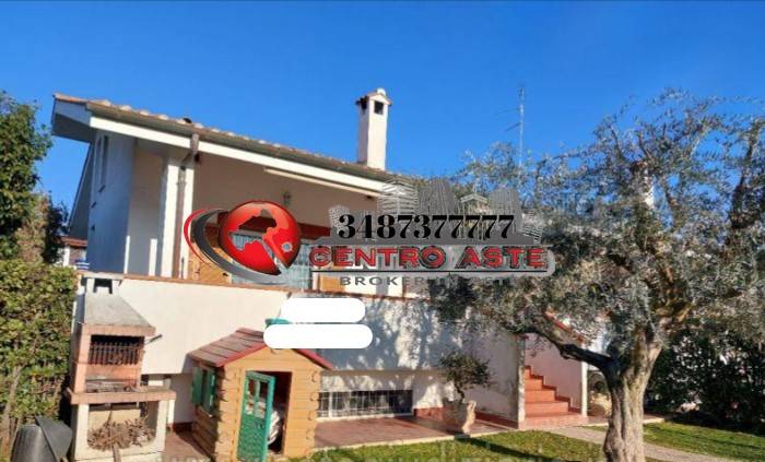 casa indipendente in vendita a Roma in zona Infernetto