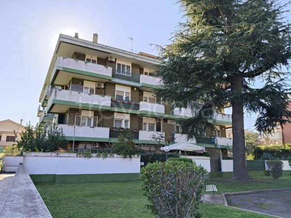 appartamento in vendita a Roma in zona Casal Morena