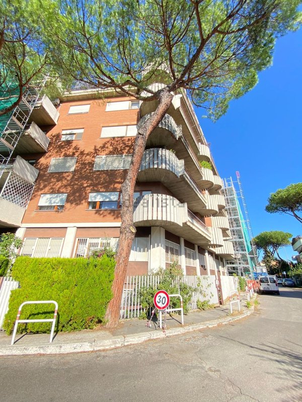 appartamento in vendita a Roma in zona Mostacciano