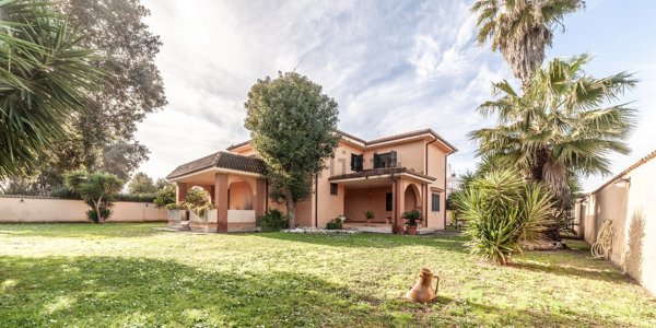 casa indipendente in vendita a Roma in zona Casal Palocco