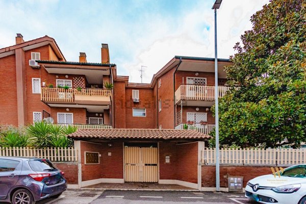 appartamento in vendita a Roma in zona Appio Pignatelli