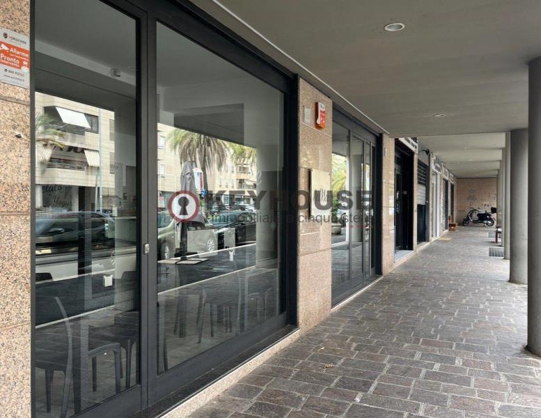 locale commerciale in vendita a Roma in zona Torrino