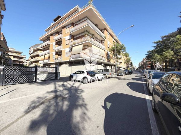 appartamento in vendita a Roma in zona Appio Claudio