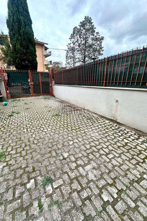 appartamento in vendita a Roma in zona Tor di Quinto