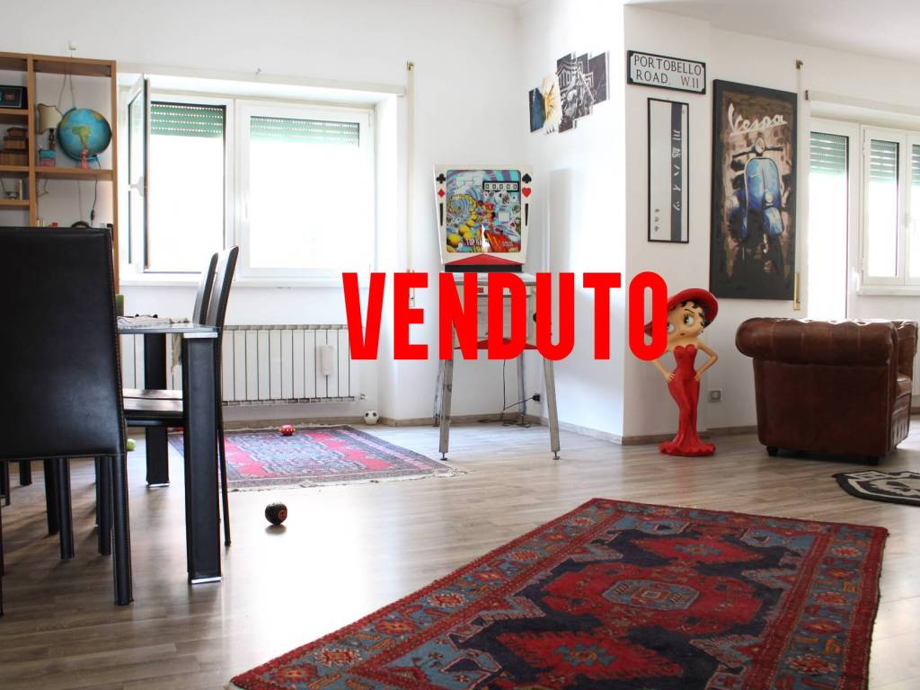 appartamento in vendita a Roma in zona Torre Spaccata