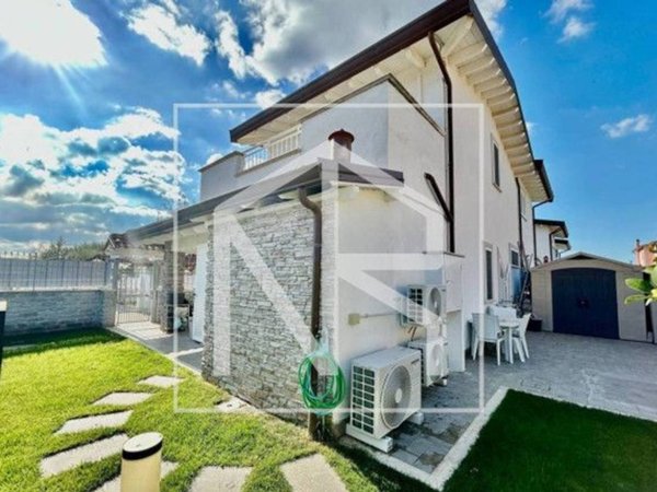 casa indipendente in vendita a Roma in zona Finocchio