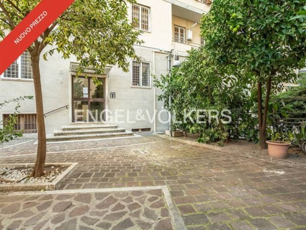 appartamento in vendita a Roma in zona Ostiense