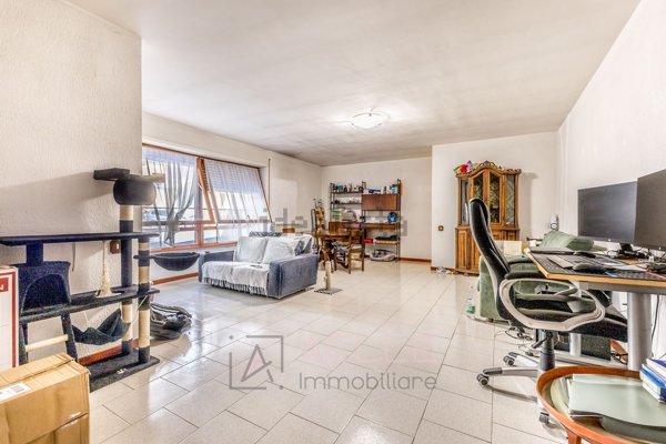 appartamento in vendita a Roma in zona Axa