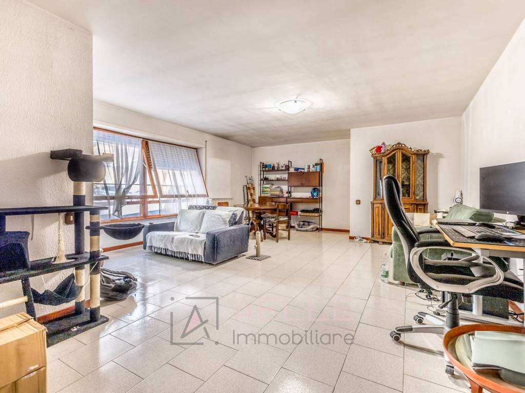 appartamento in vendita a Roma in zona Axa