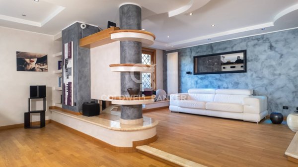 casa indipendente in vendita a Roma in zona Infernetto