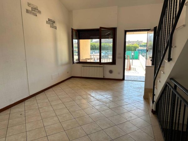 casa indipendente in vendita a Roma in zona Lunghezza