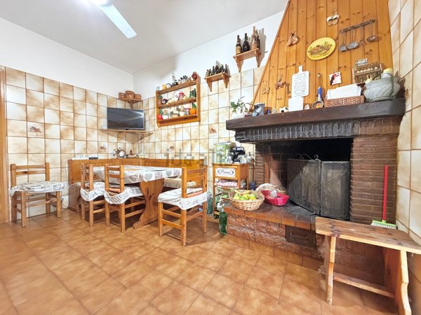 appartamento in vendita a Roma in zona Pantan Monastero