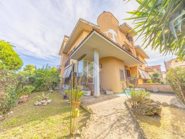 casa indipendente in vendita a Roma in zona Romanina