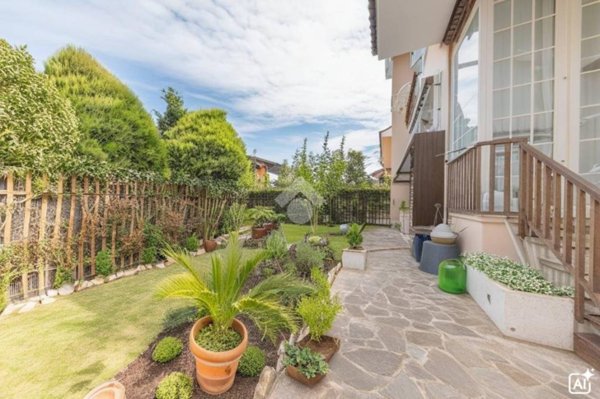 casa indipendente in vendita a Roma in zona Casal Morena