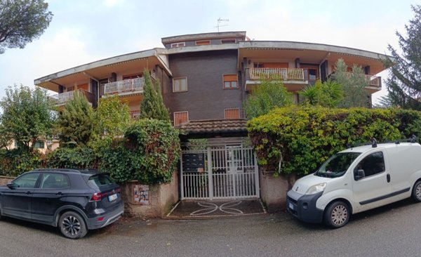 appartamento in vendita a Roma in zona Appio Pignatelli