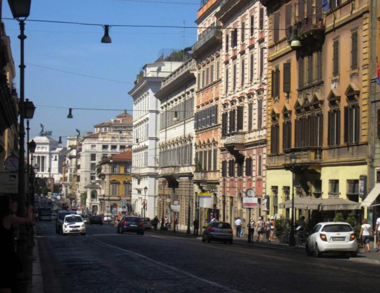 appartamento in vendita a Roma in zona Trevi-Colonna