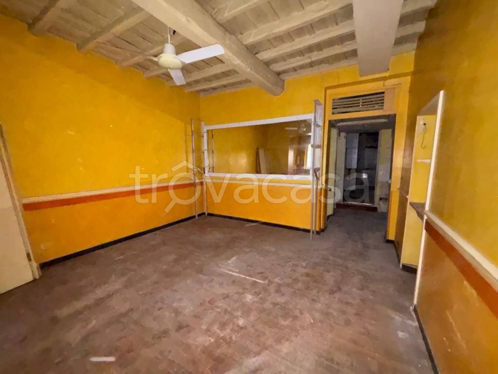 negozio in vendita a Roma in zona Rione Monti/Campitelli