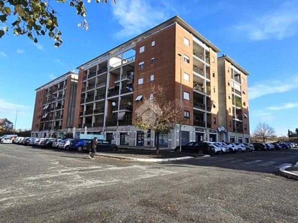 negozio in vendita a Roma in zona Tor Vergata/Torrenova