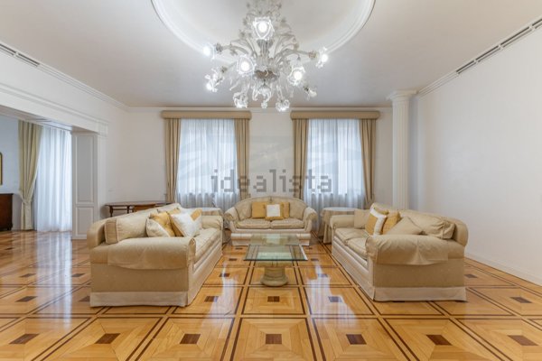 appartamento in vendita a Roma in zona Rione Monti/Campitelli