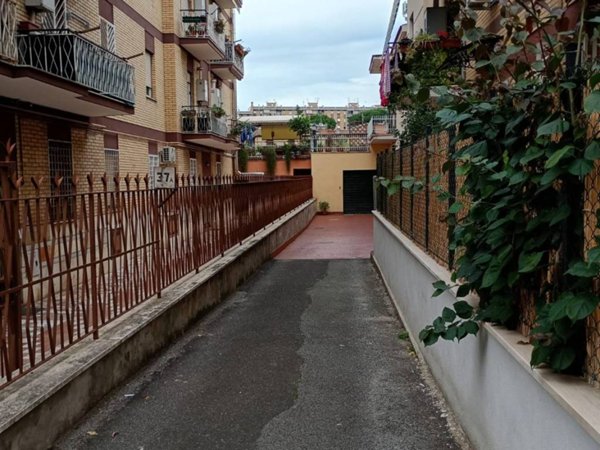 appartamento in vendita a Roma in zona Torre Maura