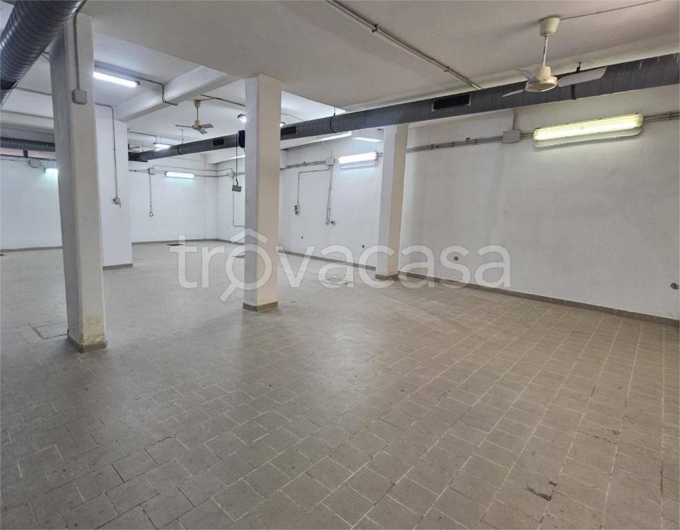 locale commerciale in vendita a Roma in zona Primavalle