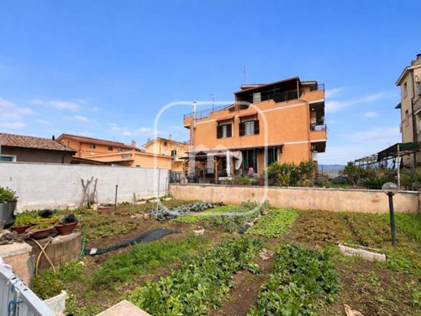 casa indipendente in vendita a Roma in zona Lunghezza