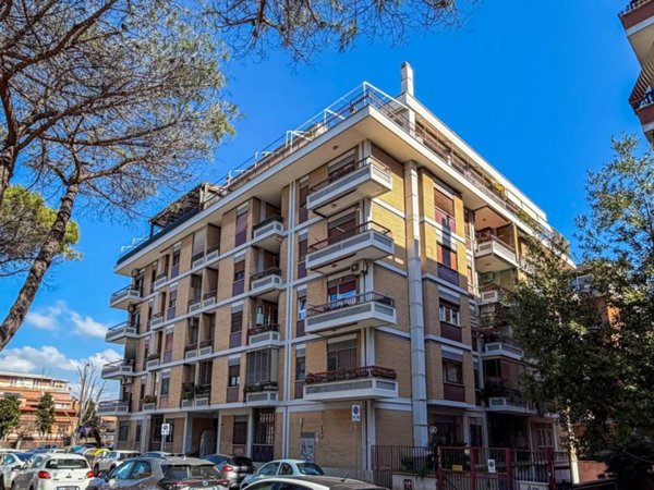 appartamento in vendita a Roma in zona Ostia