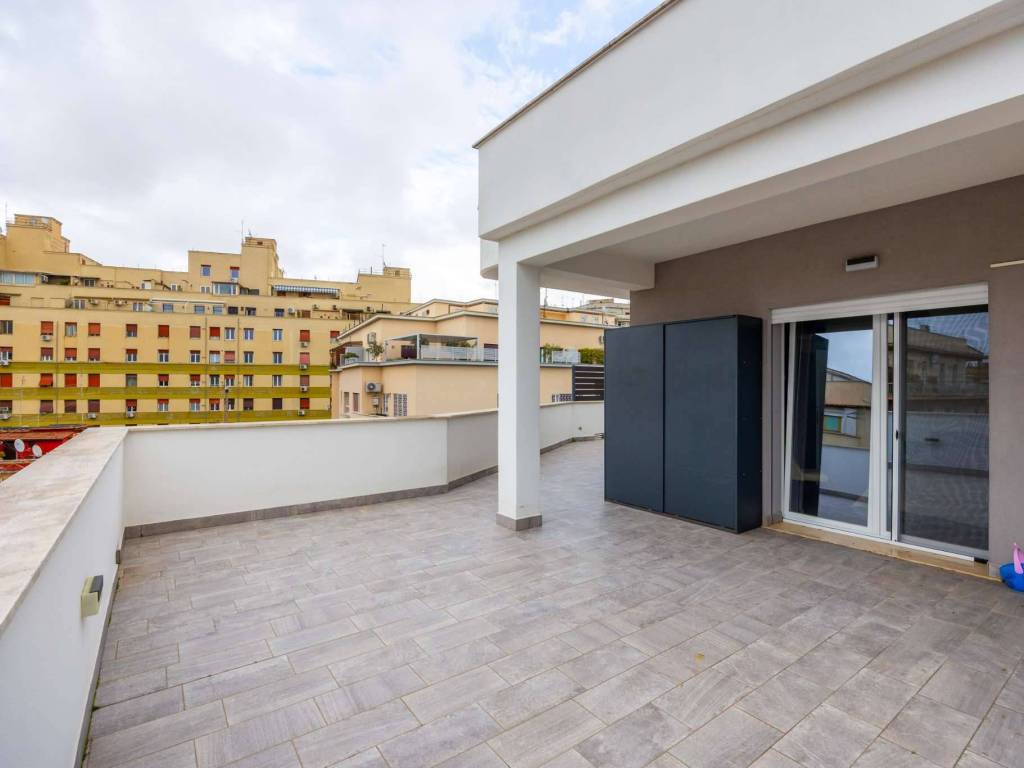 appartamento in vendita a Roma in zona Appio Latino