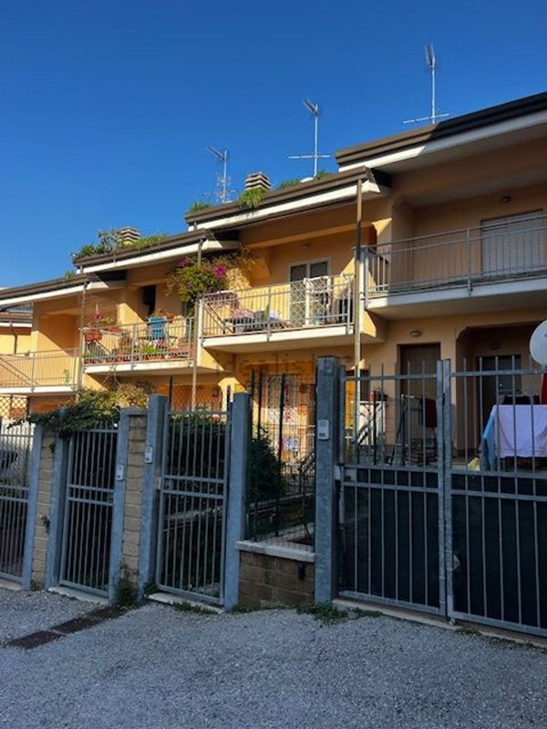 appartamento in vendita a Roma in zona Lunghezza