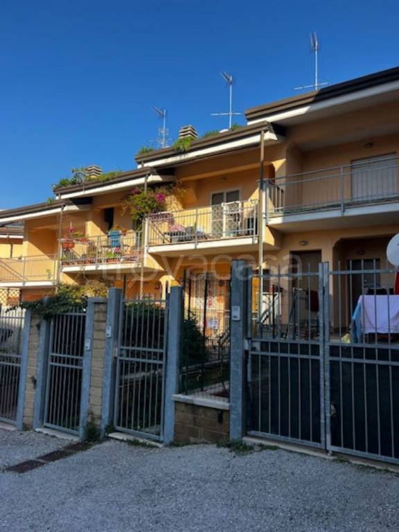 appartamento in vendita a Roma in zona Castelverde