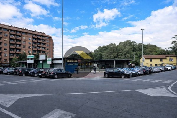 negozio in vendita a Roma in zona Tuscolano